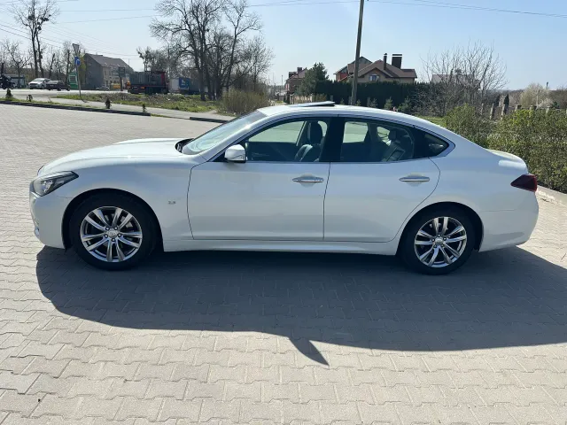 Infiniti Q70 - фото 3