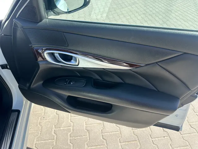 Infiniti Q70 - фото 5