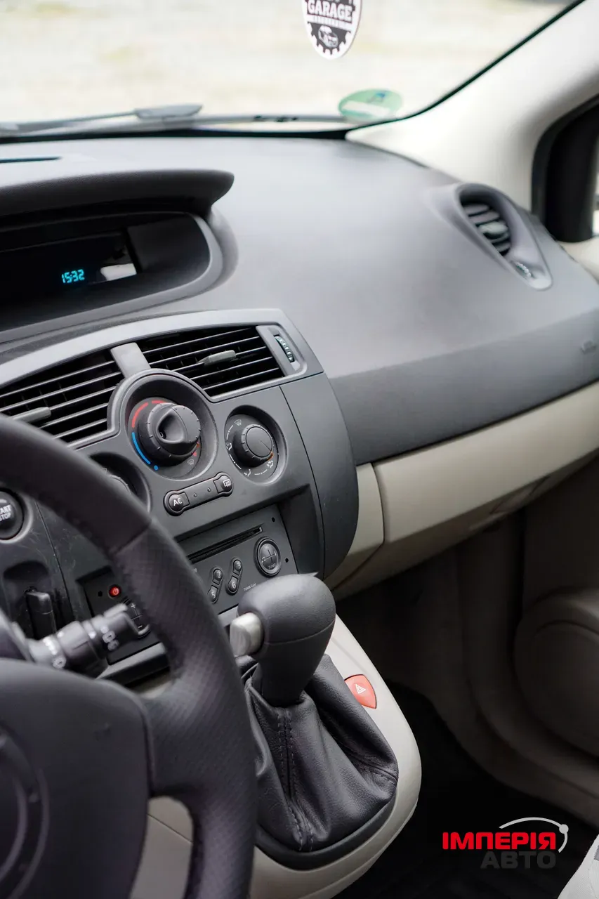 Renault Scenic - фото 8