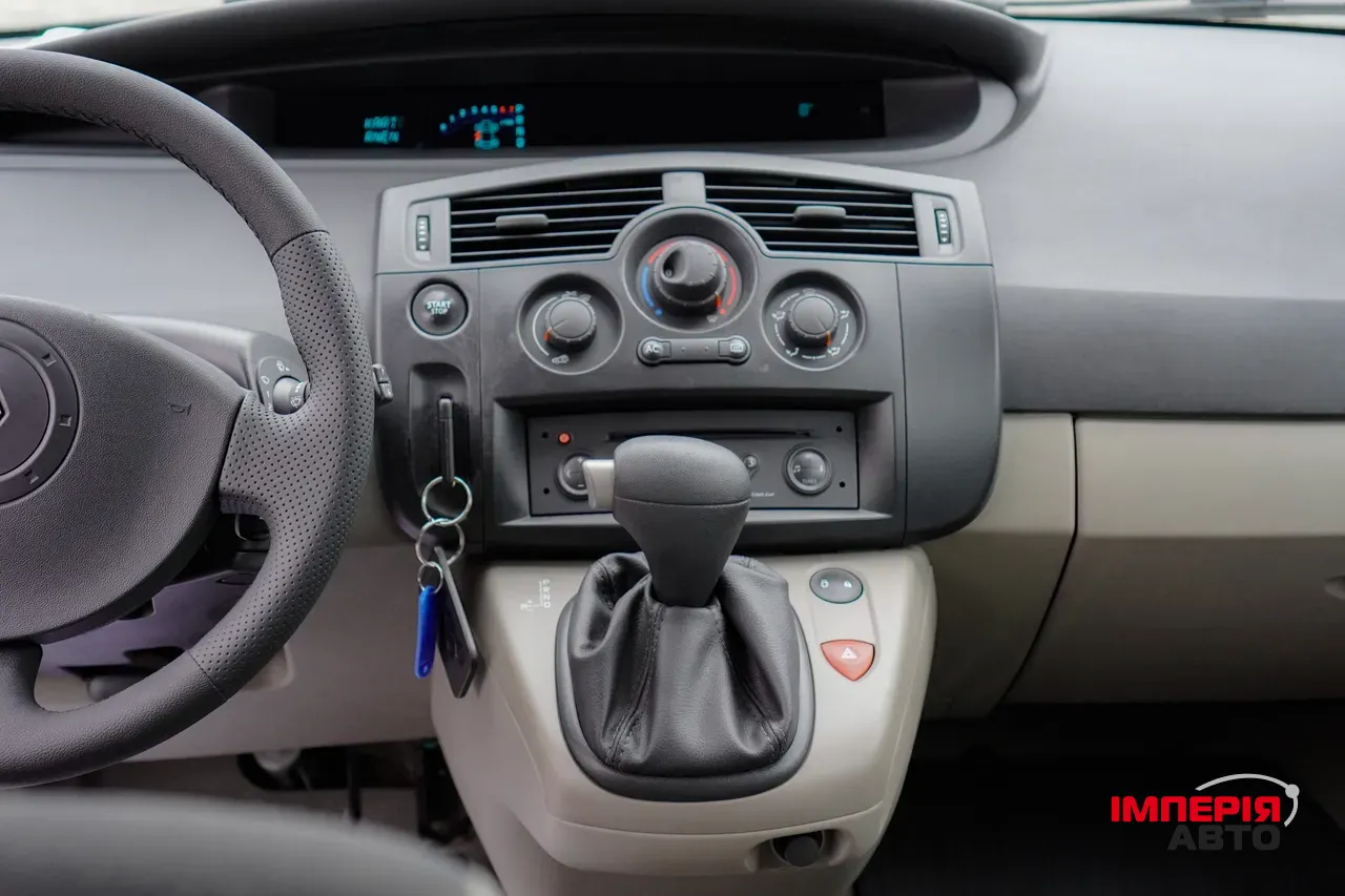 Renault Scenic - фото 9