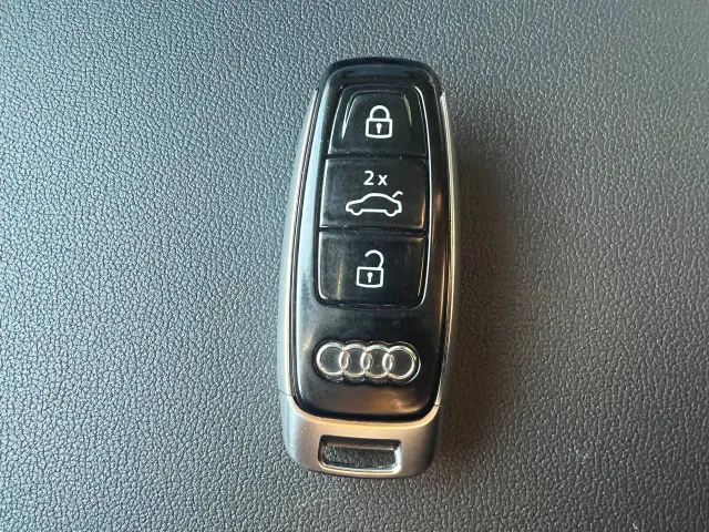 Audi Q7 - фото 5