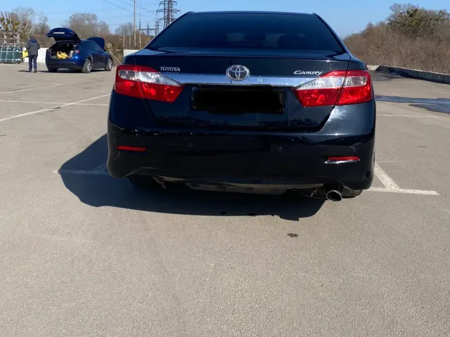 Toyota Camry - фото 3