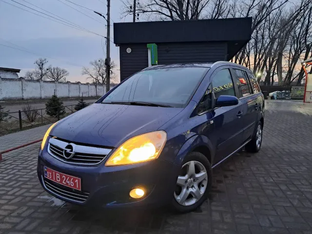 Opel Zafira - фото 1