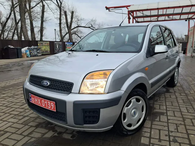 Ford Fusion - фото 1