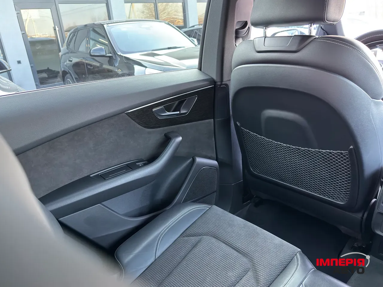 Audi Q8 - фото 32