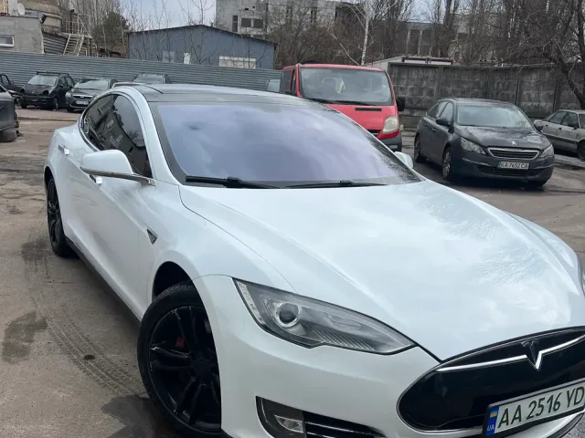 Tesla Model S - фото 2
