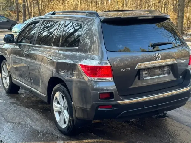 Toyota Highlander - фото 4