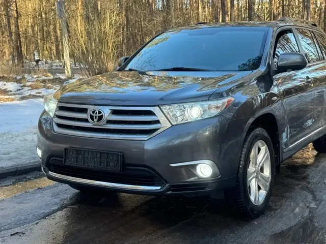 Toyota Highlander - фото 1