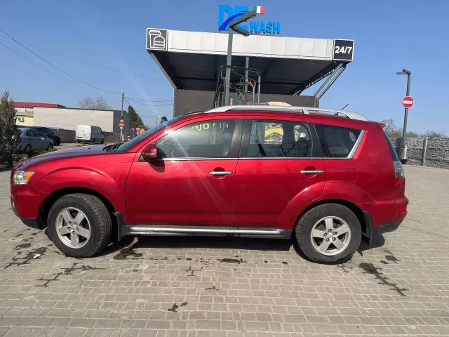 Mitsubishi Outlander - фото 2