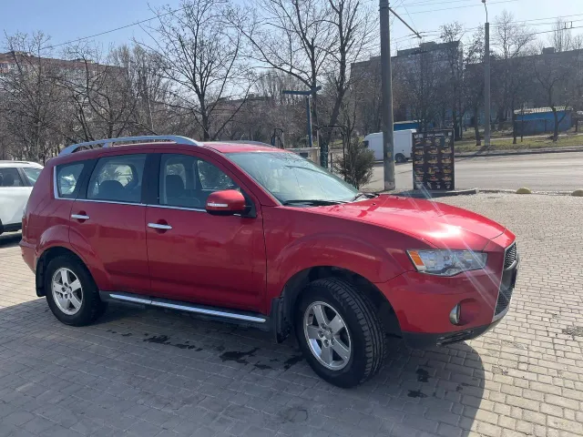 Mitsubishi Outlander - фото 1