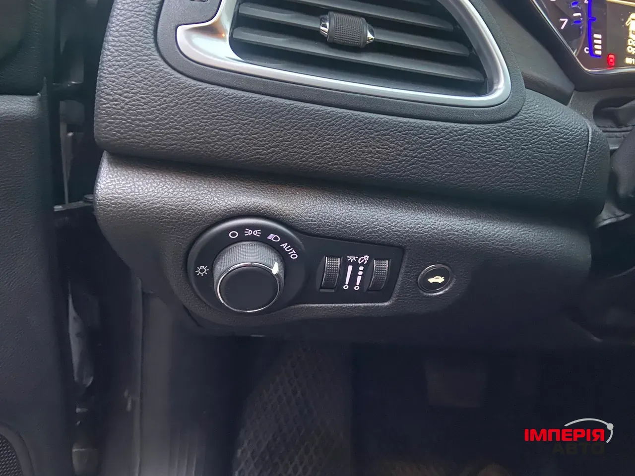 Chrysler 200 - фото 11