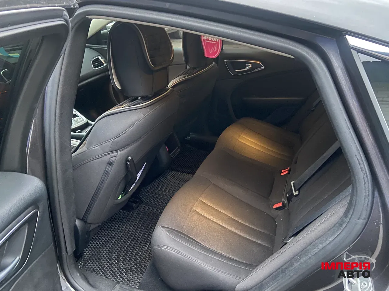 Chrysler 200 - фото 10