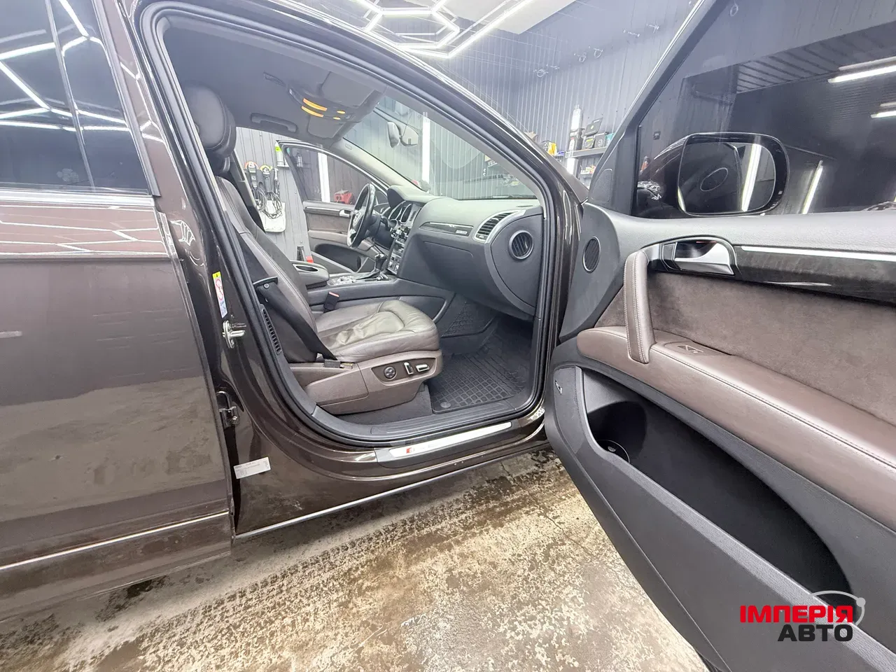 Audi Q7 - фото 24