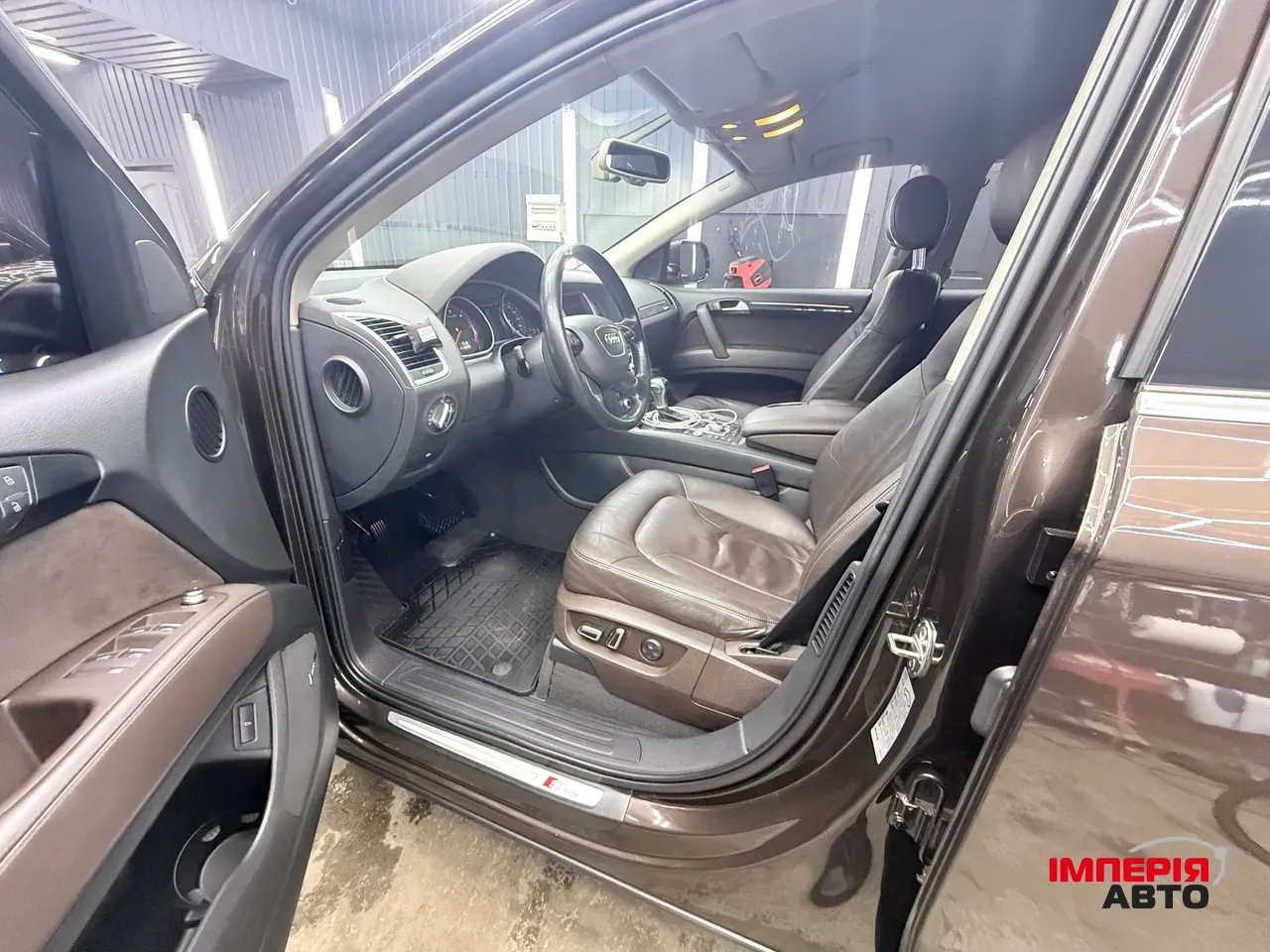 Audi Q7 - фото 17