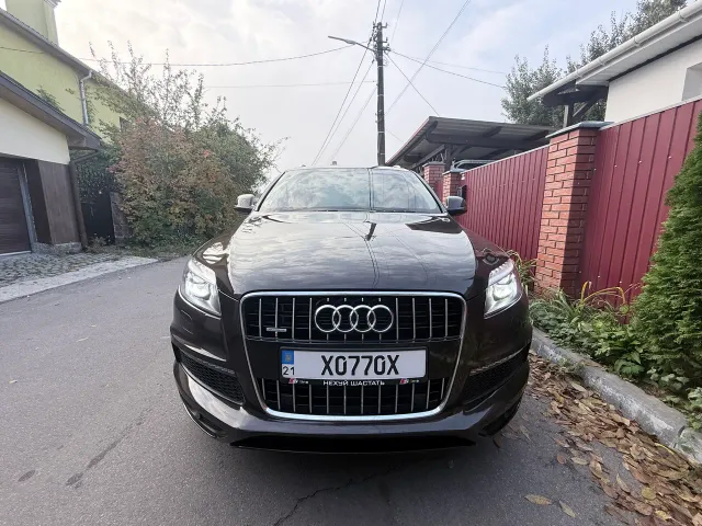 Audi Q7 - фото 1