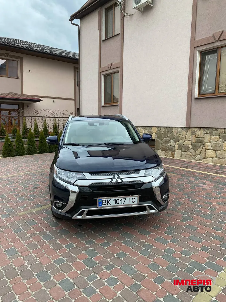 Mitsubishi Outlander - фото 1