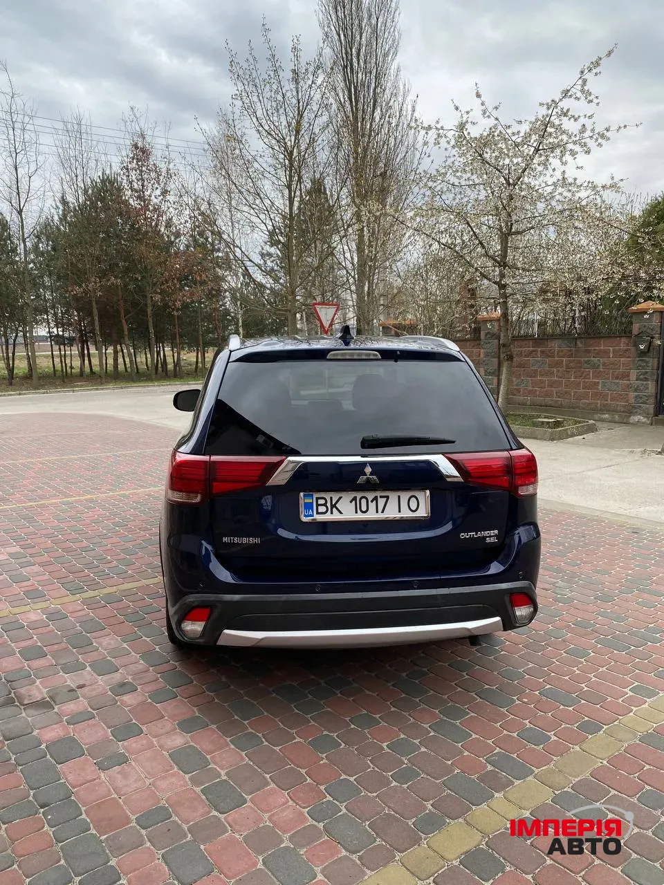 Mitsubishi Outlander - фото 3