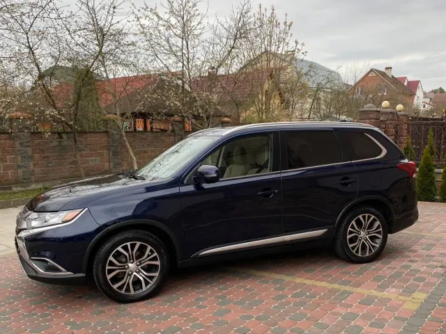 Mitsubishi Outlander - фото 2