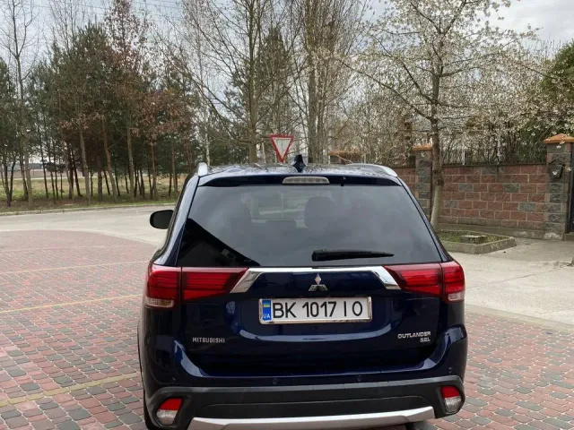 Mitsubishi Outlander - фото 3