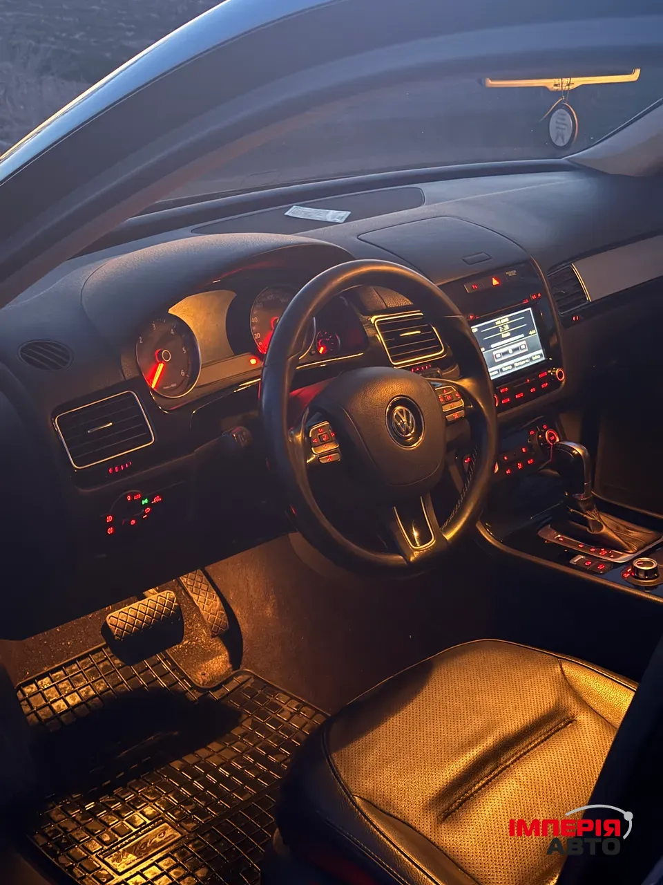 Volkswagen Touareg - фото 6