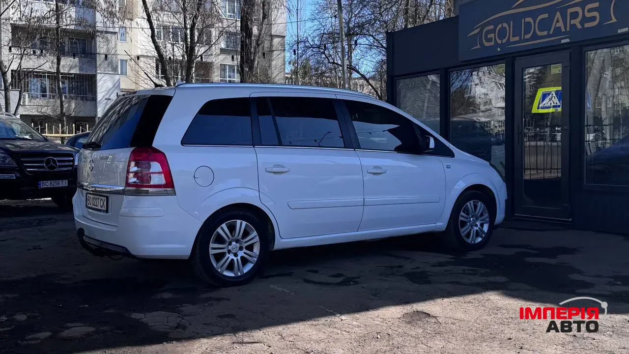 Opel Zafira - фото 8