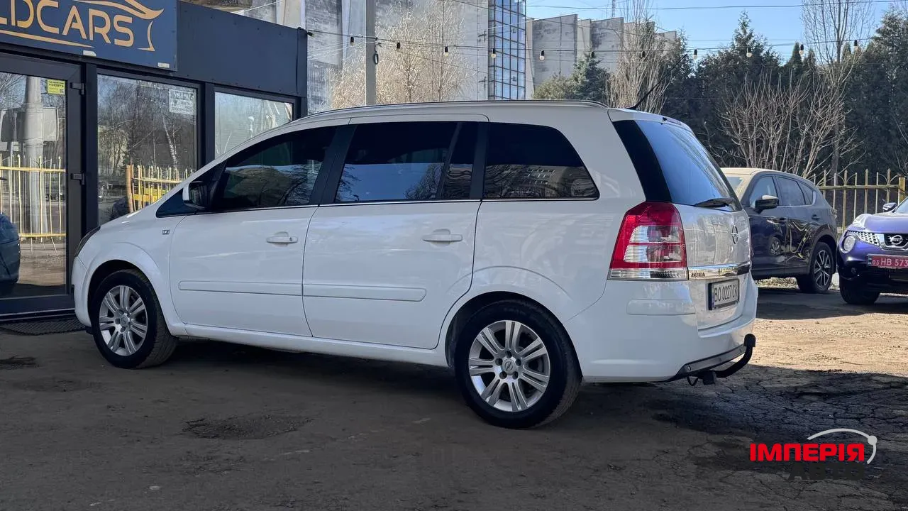 Opel Zafira - фото 9