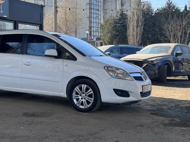 Opel Zafira - фото 4