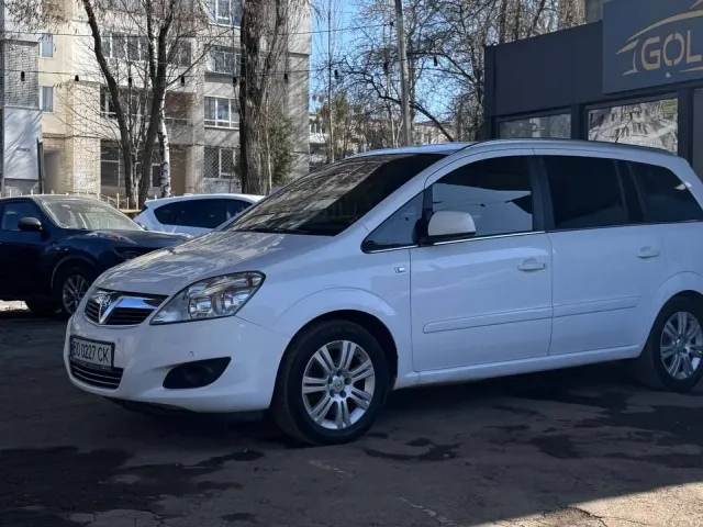 Opel Zafira - фото 2