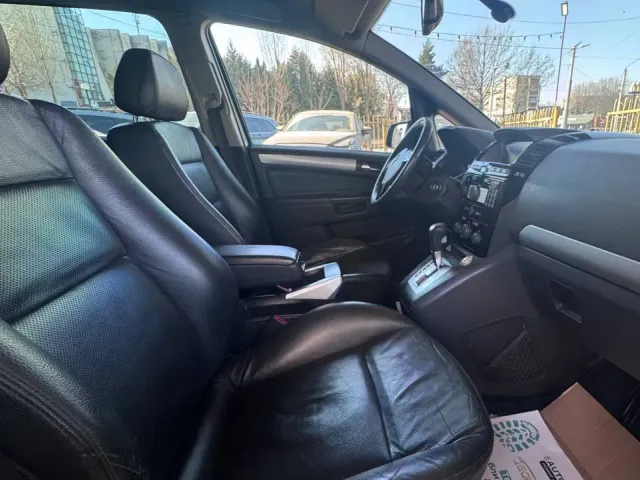 Opel Zafira - фото 3