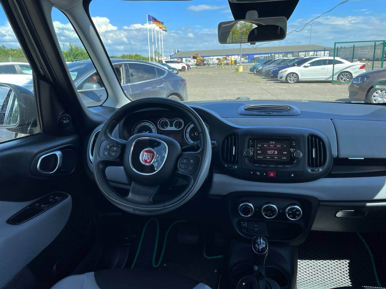 Fiat 500L - фото 10