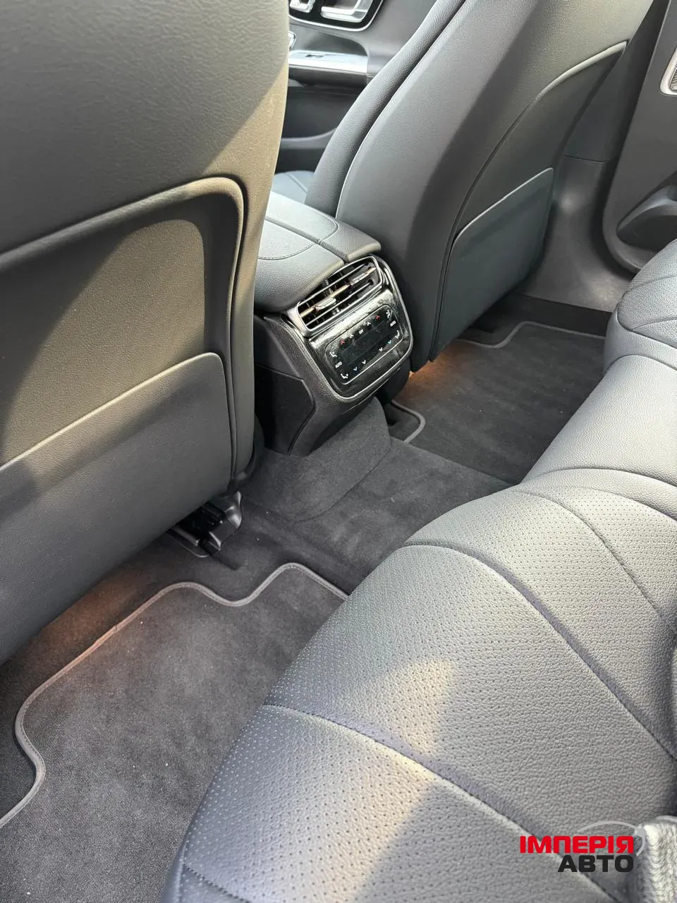 Mercedes-Benz EQE - фото 11