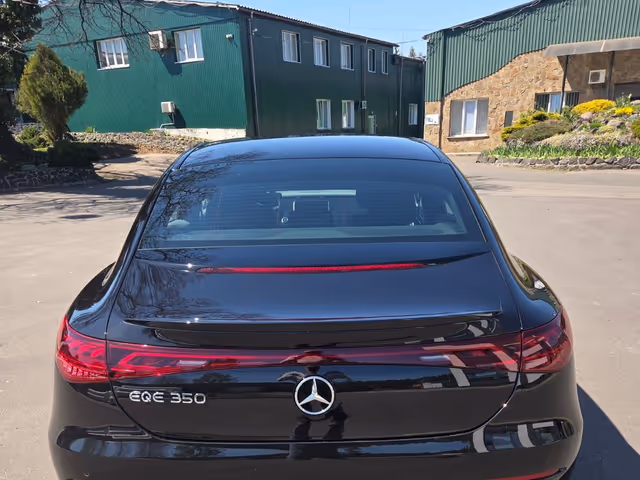 Mercedes-Benz EQE - фото 5