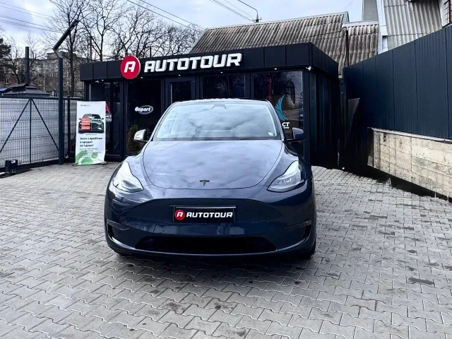 Tesla Model Y - фото 1