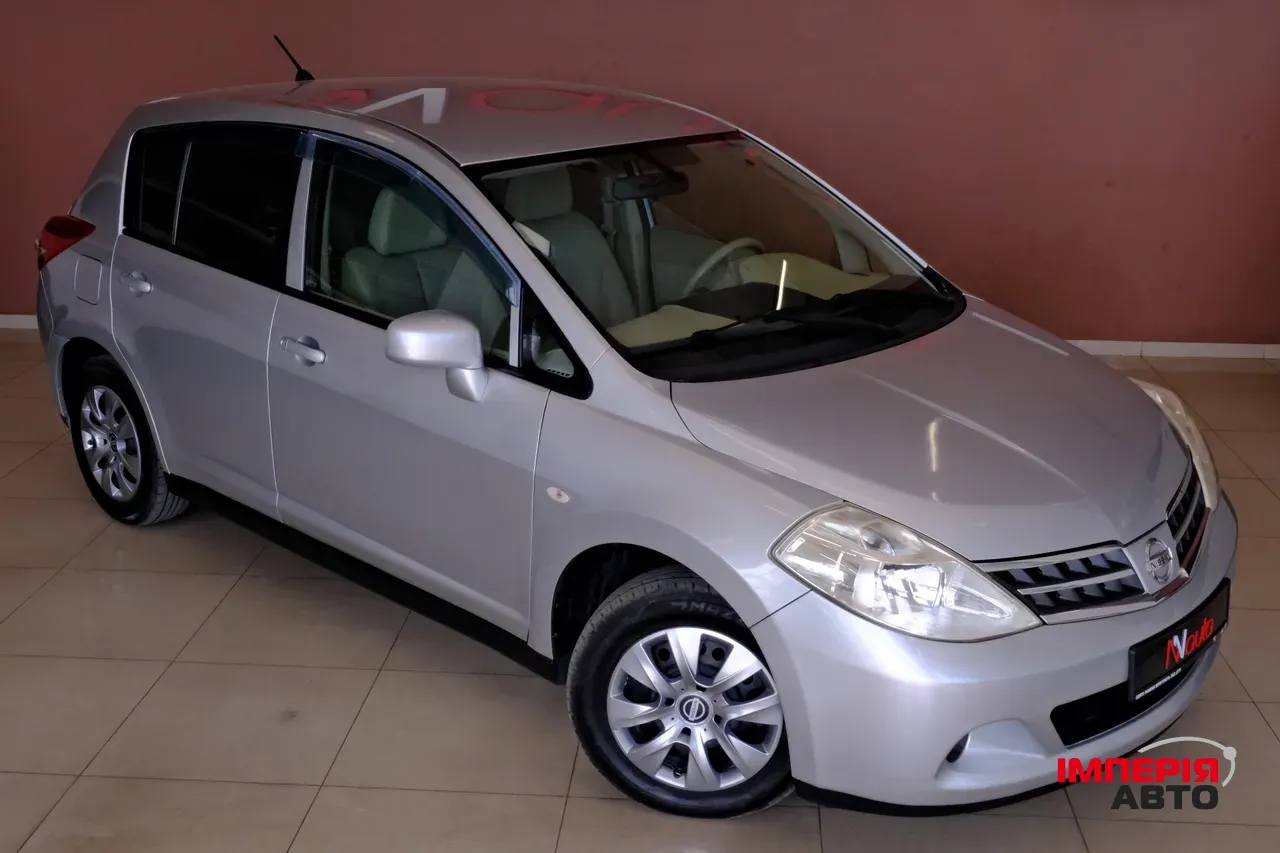 Nissan Tiida - фото 4