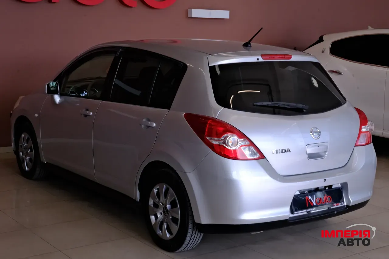 Nissan Tiida - фото 5