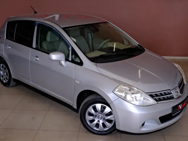 Nissan Tiida - фото 4