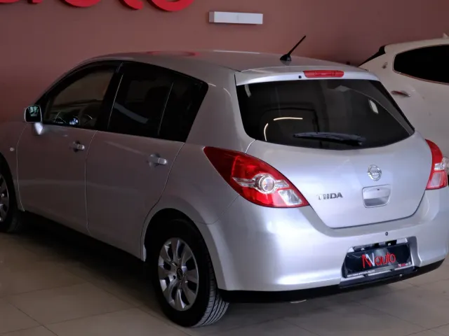 Nissan Tiida - фото 5