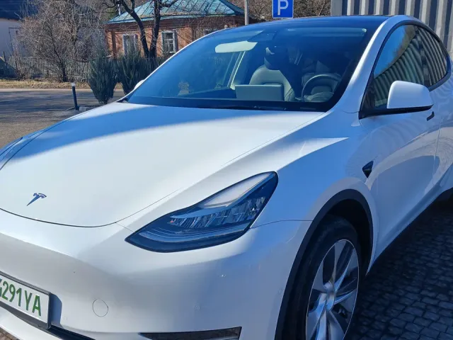 Tesla Model Y - фото 5