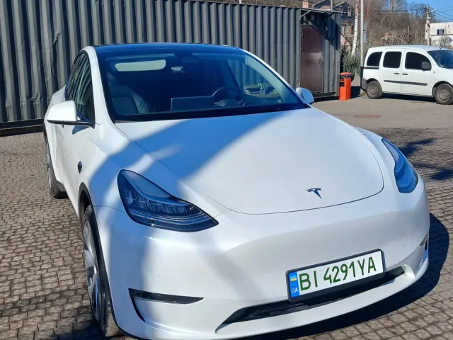 Tesla Model Y - фото 1