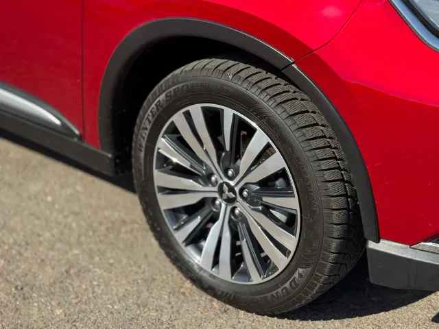 Mitsubishi Outlander - фото 4