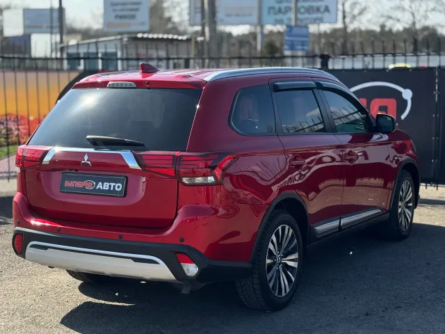 Mitsubishi Outlander - фото 5