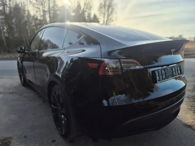 Tesla Model Y - фото 4