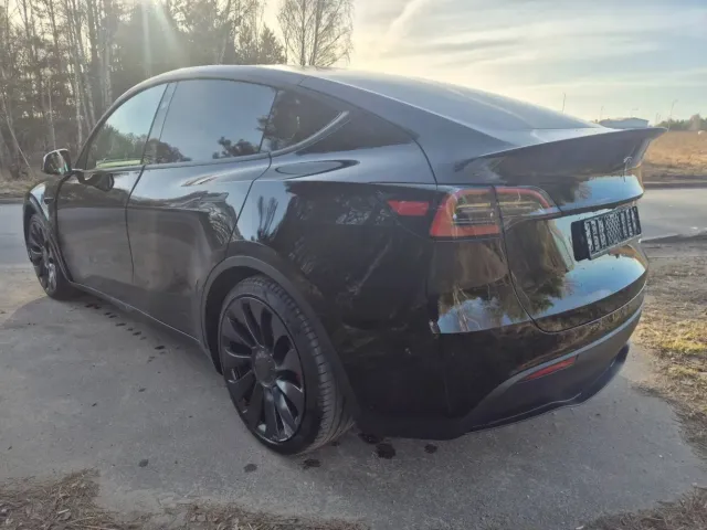 Tesla Model Y - фото 2
