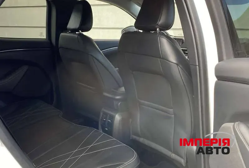 Ford Mustang Mach-E - фото 8