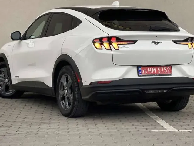 Ford Mustang Mach-E - фото 4