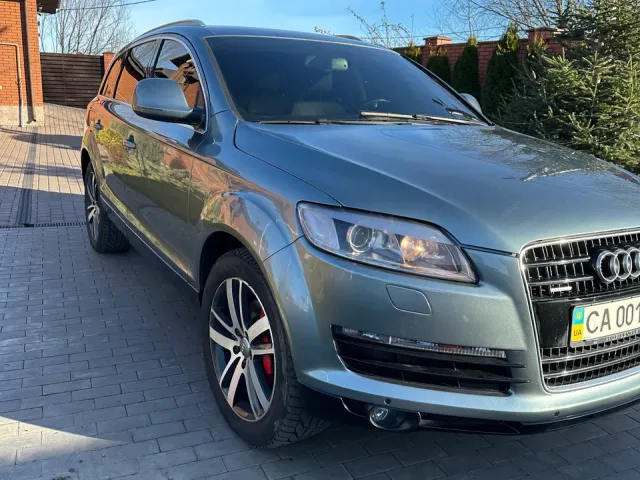 Audi Q7 - фото 1