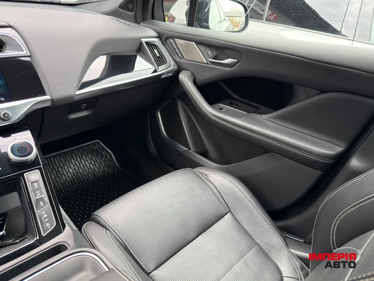Jaguar I-Pace - фото 15
