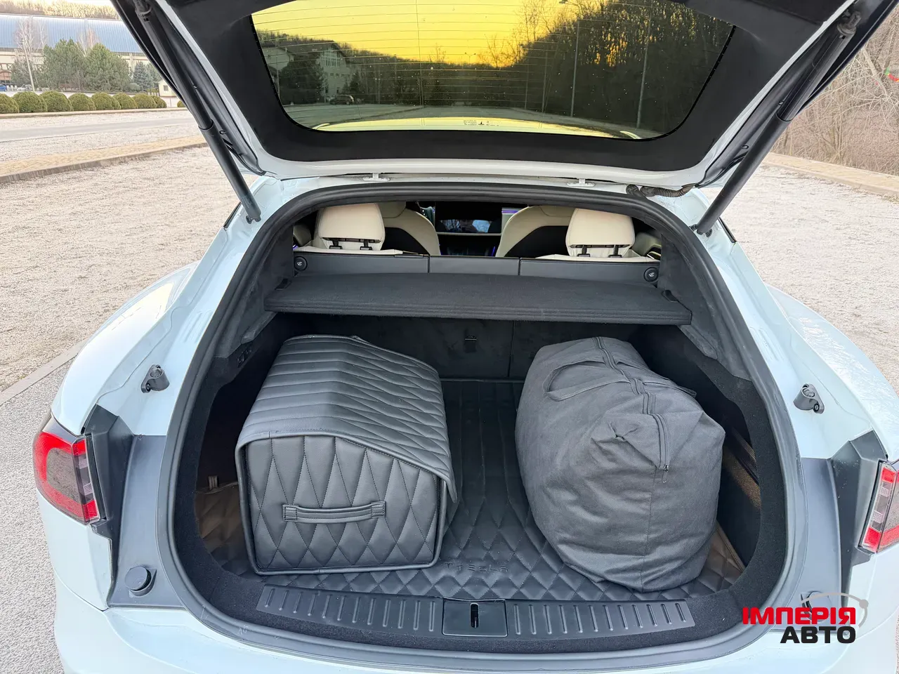 Tesla Model S - фото 11