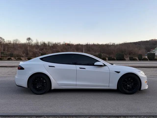 Tesla Model S - фото 4