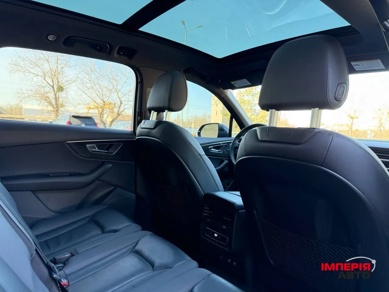 Audi Q7 - фото 26